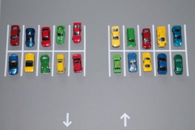Parkplatz_Titel Parkplatz, Autos, strukturierte Addition