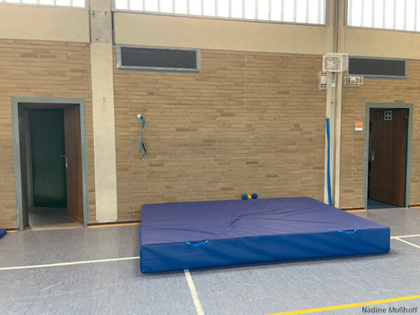 Grundschul-Blog-Unterrichten-Sport-Turnen-Massagestation Turnhalle Grundschule Turnen Station Massage