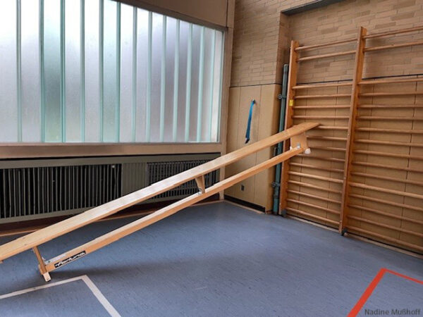 Grundschul-Blog-Unterrichten-Sport-Turnen-Rutsche Turnhalle Grundschule Turnen Station Rutsche