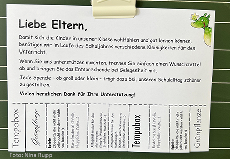 Foto Wunschzettel an der Tafel für Eltern