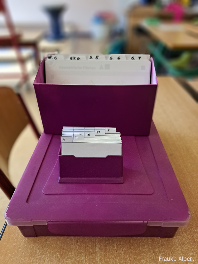 Grundschul-Blog-Unterrichten-Mathematik-Matherad-Bild6-Material-lila Foto Matherad Material lila