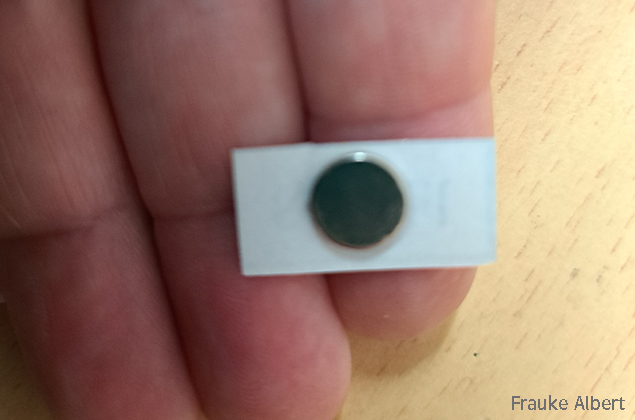 Foto Namensschild Rückseite mit Magnet